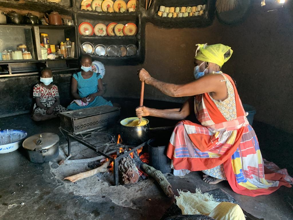 Preparing food Zimbabwe
