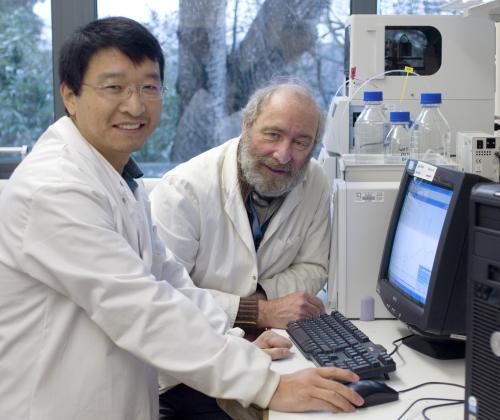 Phil Brookes with Rothamsted International Fellow Shengli Guo